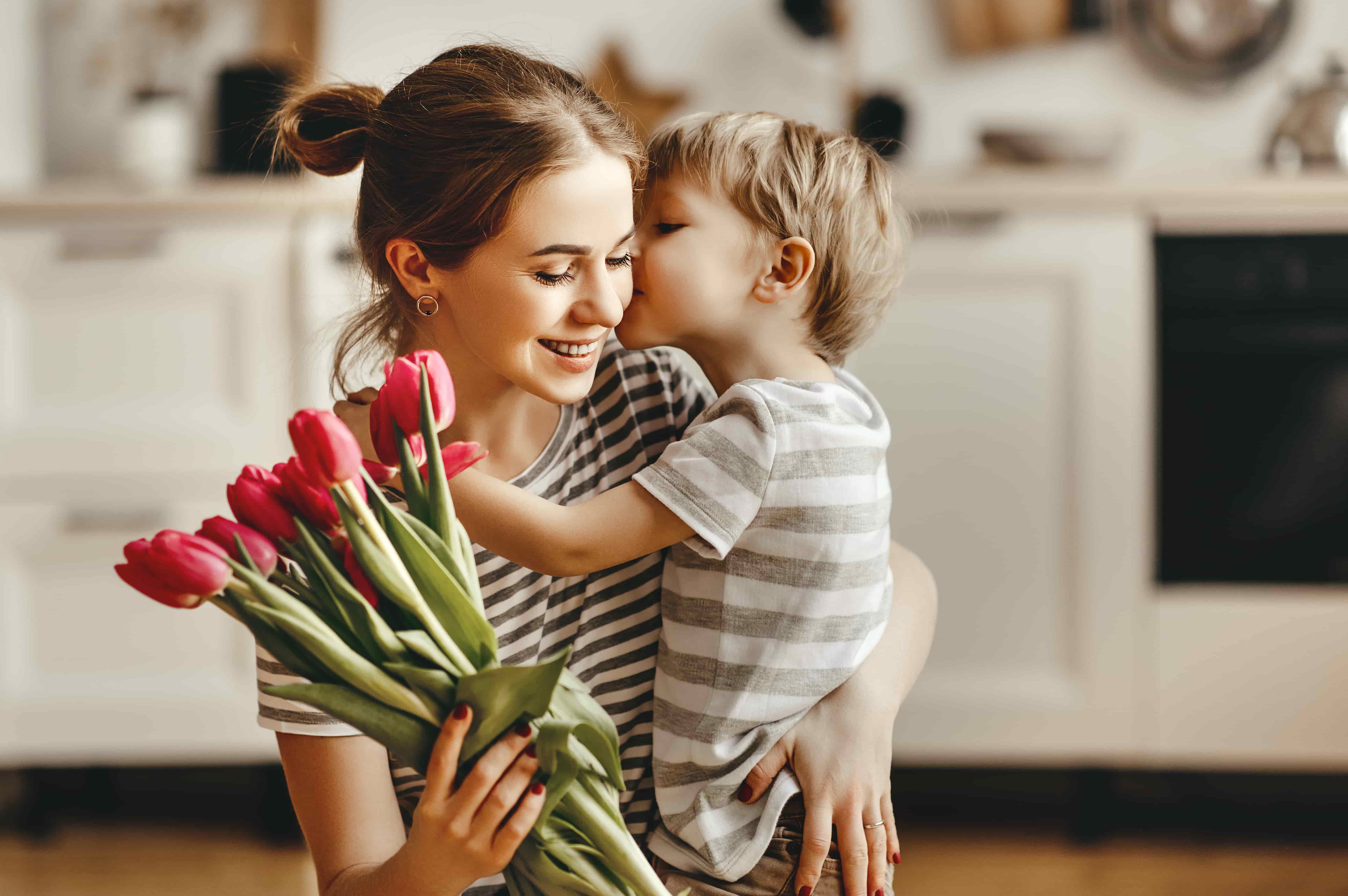 2021 Mothers Day Gift Ideas- 13 Things Mom Will ACTUALLY like!